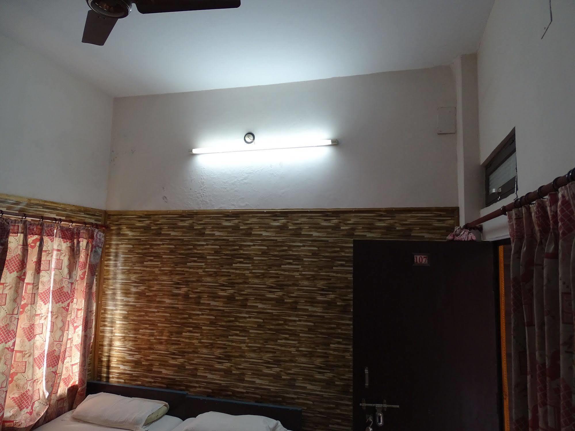 Teerth Guest House Varanasi Exterior foto